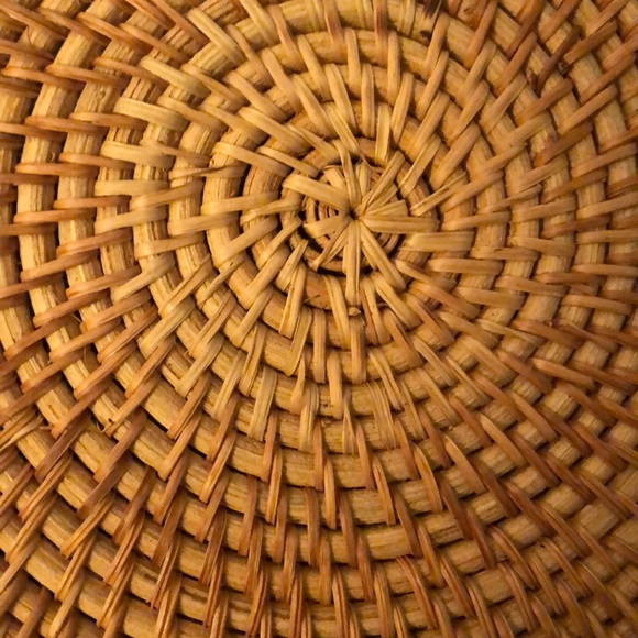 Hand woven circular bag - Picture 8 of 8